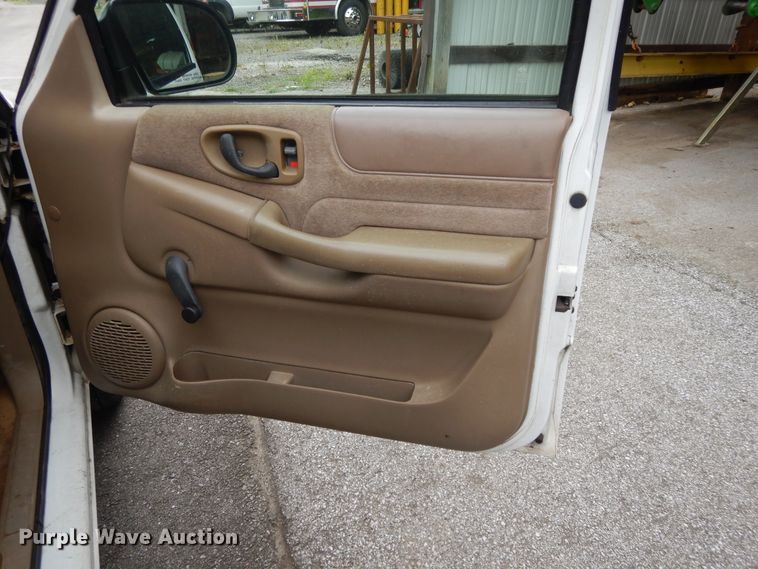 image for item DG8056 1999 Chevrolet S10  Ext. Cab pickup truck