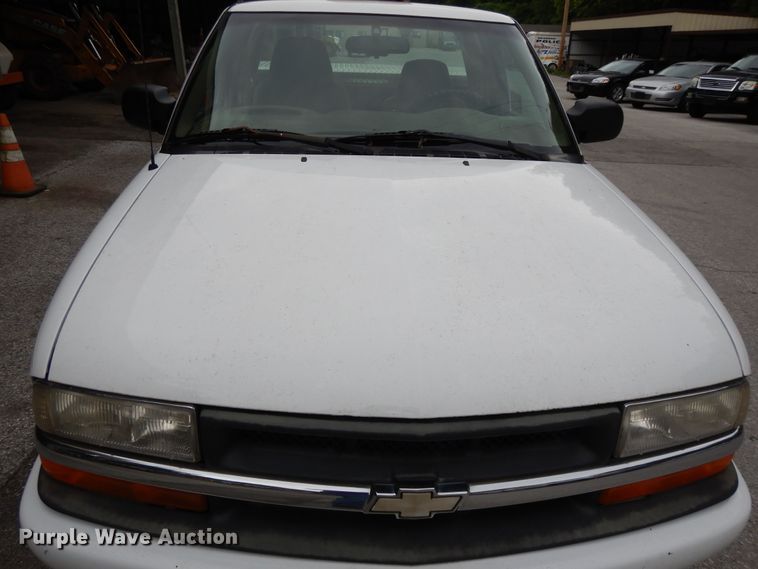 image for item DG8056 1999 Chevrolet S10  Ext. Cab pickup truck