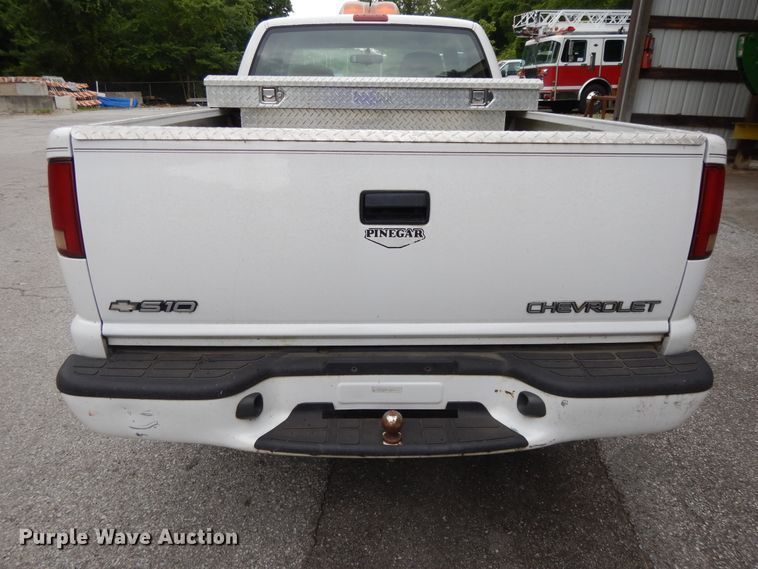 image for item DG8056 1999 Chevrolet S10  Ext. Cab pickup truck