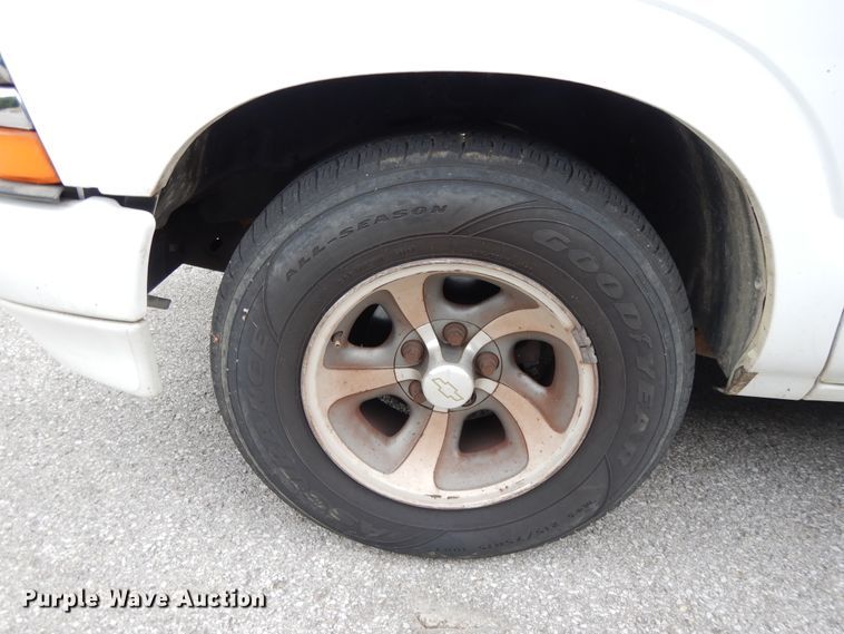 image for item DG8056 1999 Chevrolet S10  Ext. Cab pickup truck