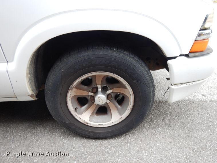 image for item DG8056 1999 Chevrolet S10  Ext. Cab pickup truck