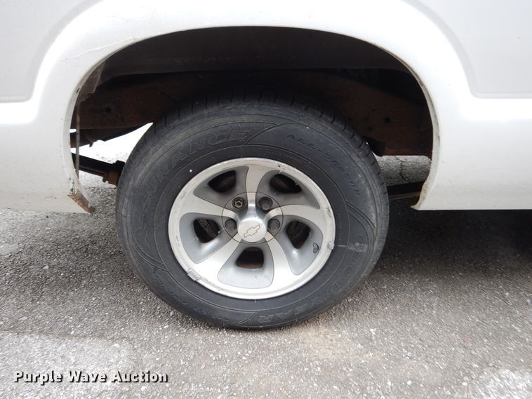 image for item DG8056 1999 Chevrolet S10  Ext. Cab pickup truck