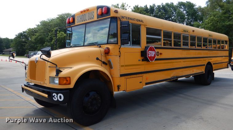 image for item DH7003 2001 International 3800  school bus