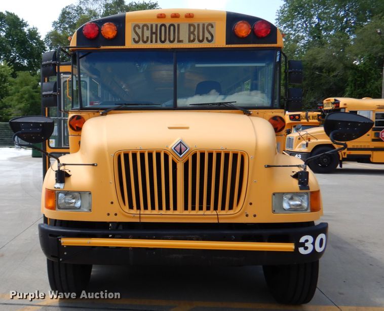 image for item DH7003 2001 International 3800  school bus