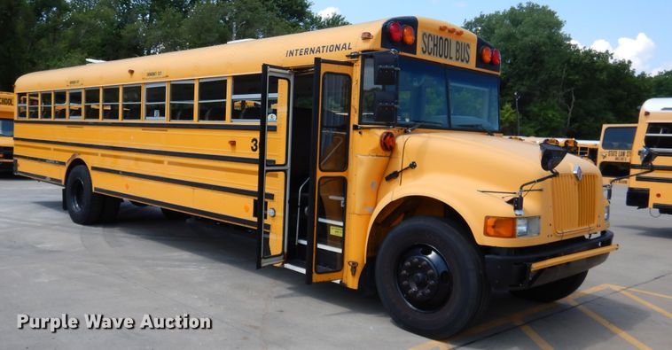 image for item DH7003 2001 International 3800  school bus