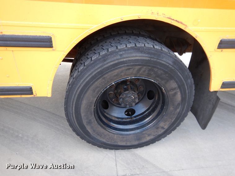 image for item DH7003 2001 International 3800  school bus