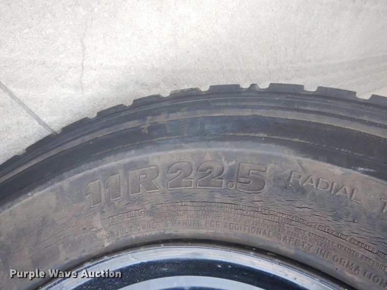 image for item DH7003 2001 International 3800  school bus