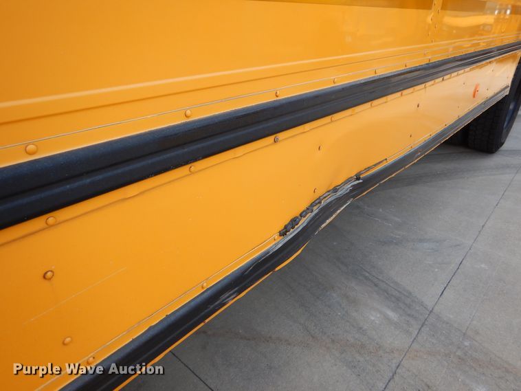 image for item DH7003 2001 International 3800  school bus
