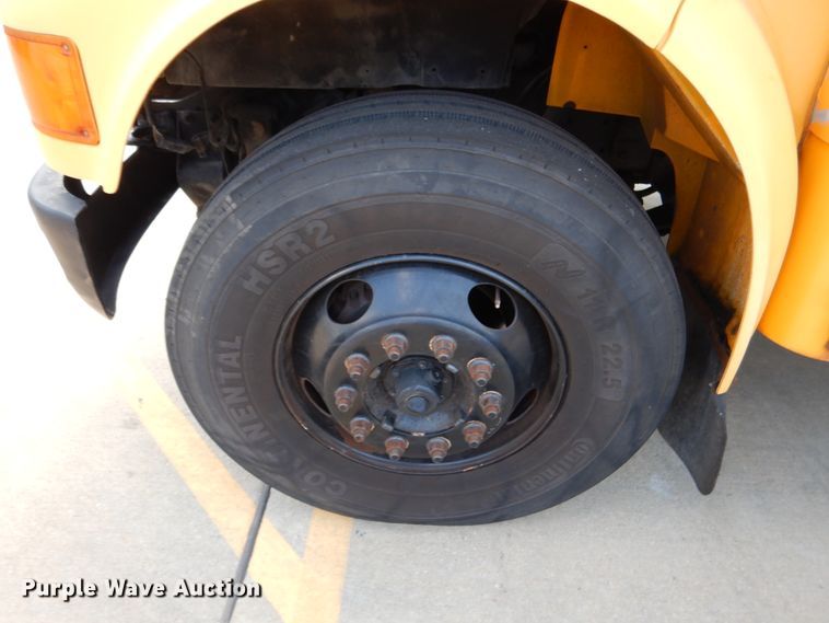 image for item DH7003 2001 International 3800  school bus