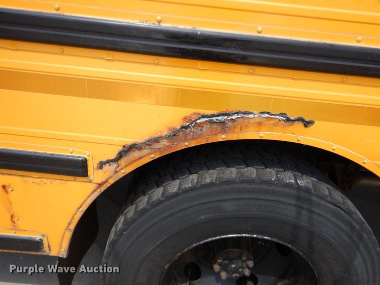image for item DH7003 2001 International 3800  school bus