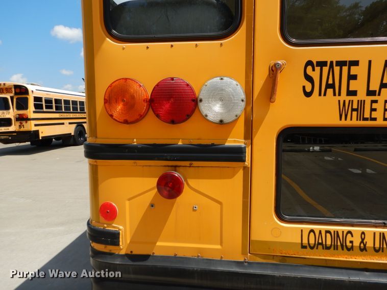 image for item DH7003 2001 International 3800  school bus