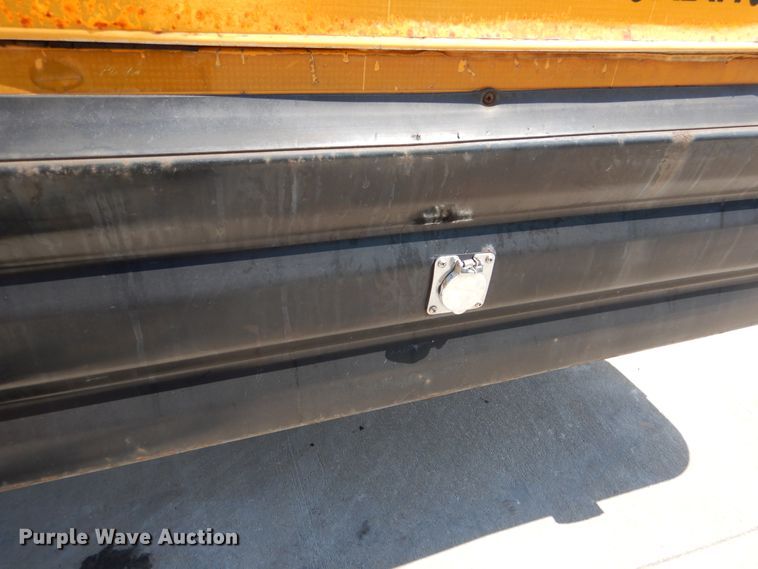 image for item DH7003 2001 International 3800  school bus