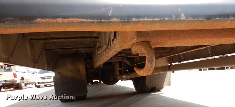 image for item DH7003 2001 International 3800  school bus