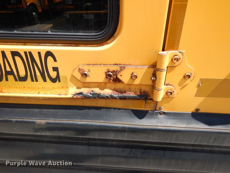 image for item DH7003 2001 International 3800  school bus