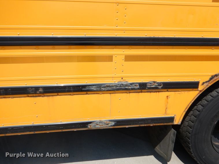 image for item DH7003 2001 International 3800  school bus