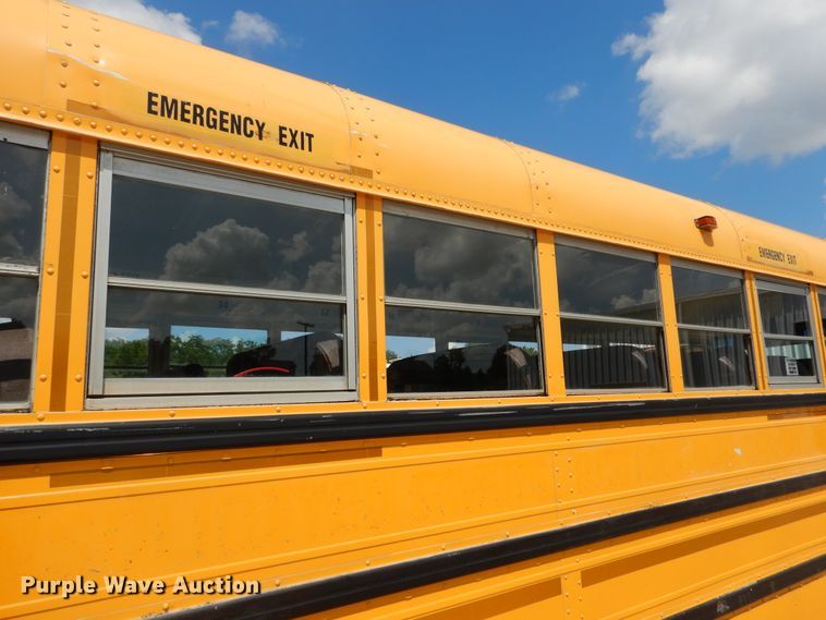 image for item DH7003 2001 International 3800  school bus