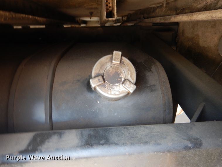 image for item DH7003 2001 International 3800  school bus