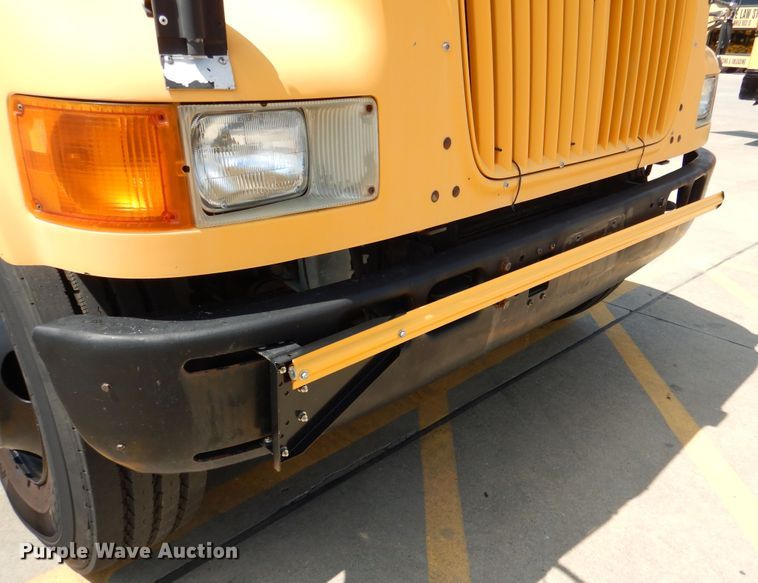image for item DH7003 2001 International 3800  school bus