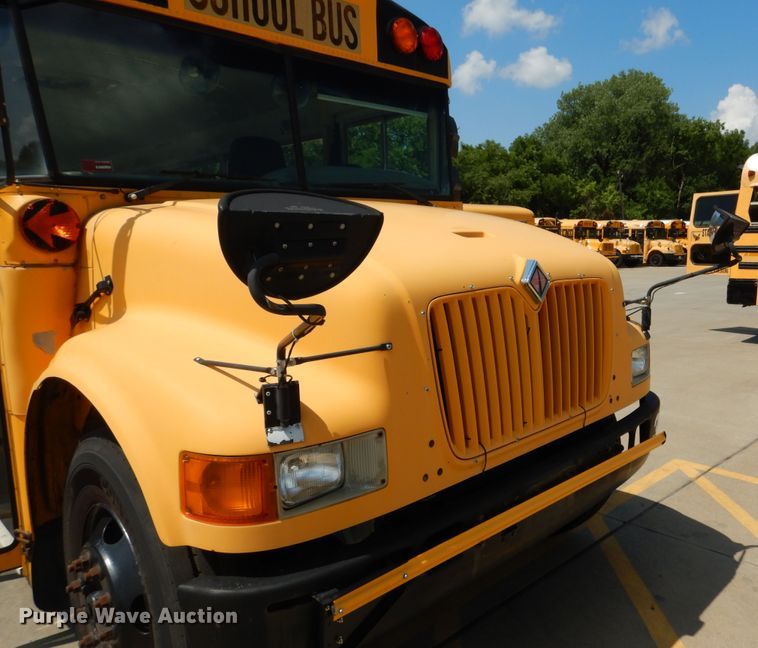 image for item DH7003 2001 International 3800  school bus