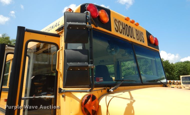 image for item DH7003 2001 International 3800  school bus