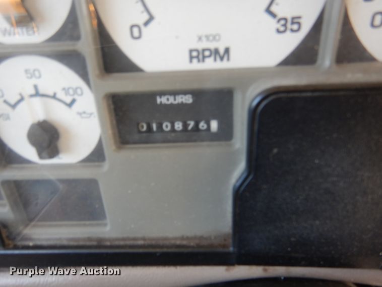 image for item DH7003 2001 International 3800  school bus