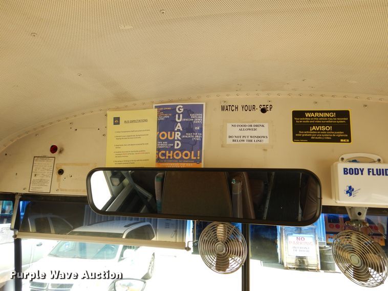 image for item DH7003 2001 International 3800  school bus