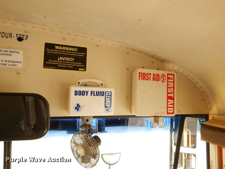 image for item DH7003 2001 International 3800  school bus