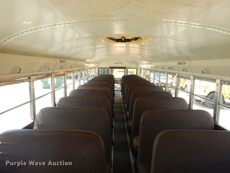image for item DH7003 2001 International 3800  school bus