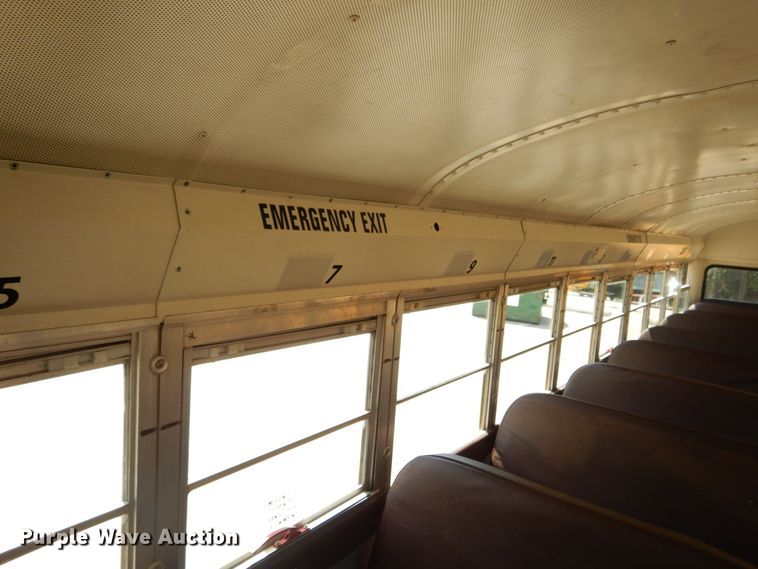 image for item DH7003 2001 International 3800  school bus