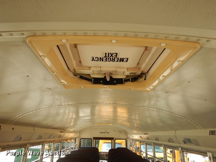 image for item DH7003 2001 International 3800  school bus