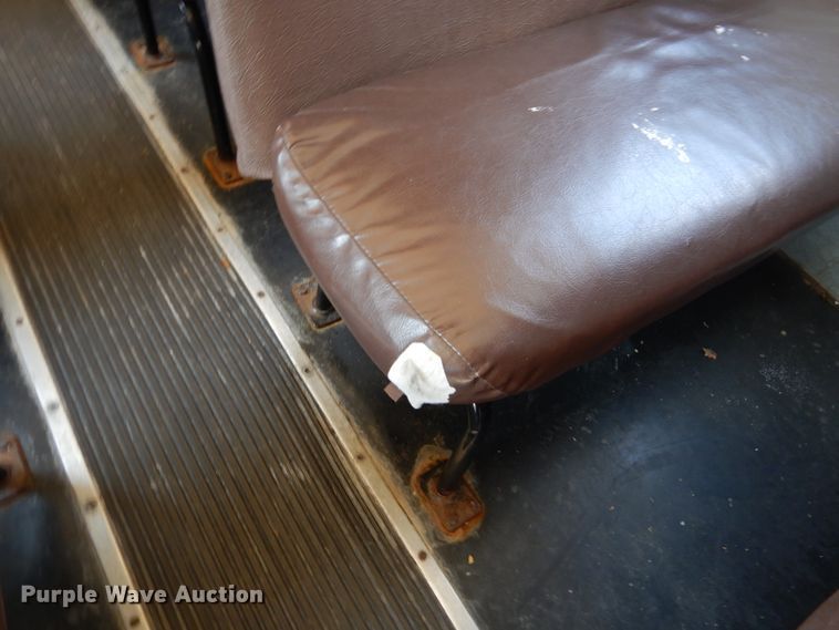 image for item DH7003 2001 International 3800  school bus