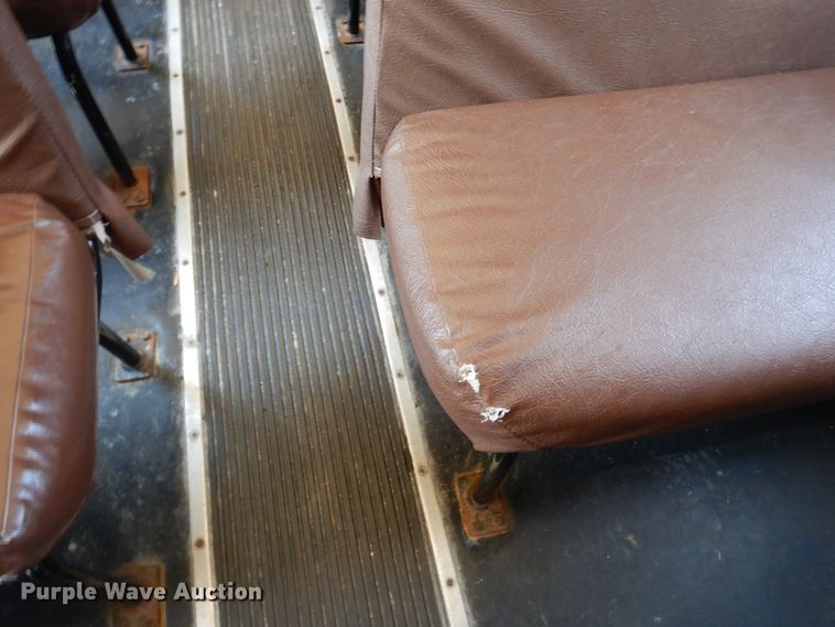 image for item DH7003 2001 International 3800  school bus