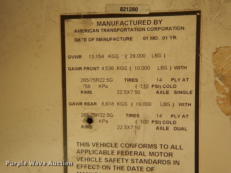 image for item DH7003 2001 International 3800  school bus