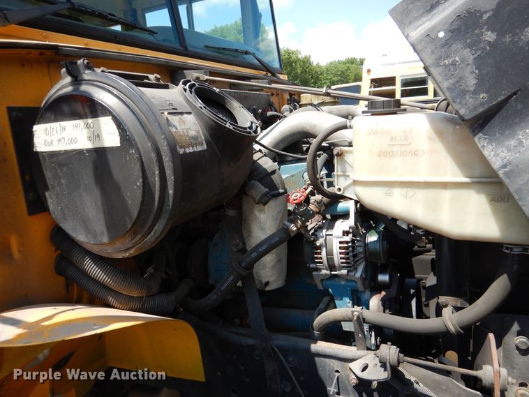 image for item DH7003 2001 International 3800  school bus