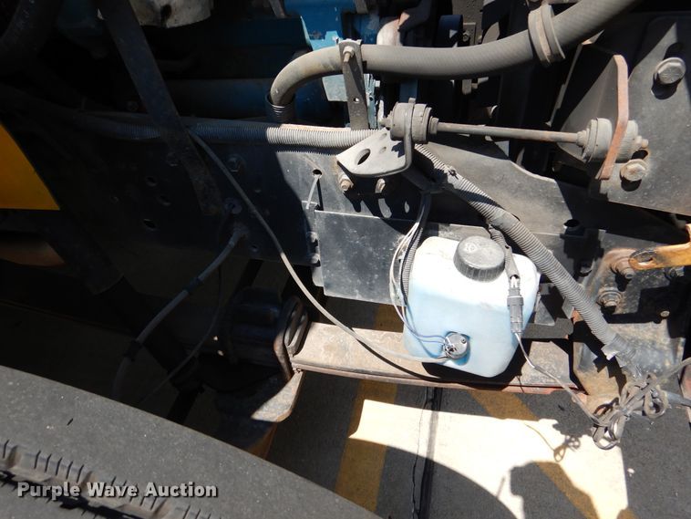 image for item DH7003 2001 International 3800  school bus