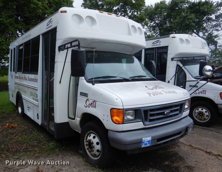 image for item DI0249 2007 Ford E450  shuttle bus