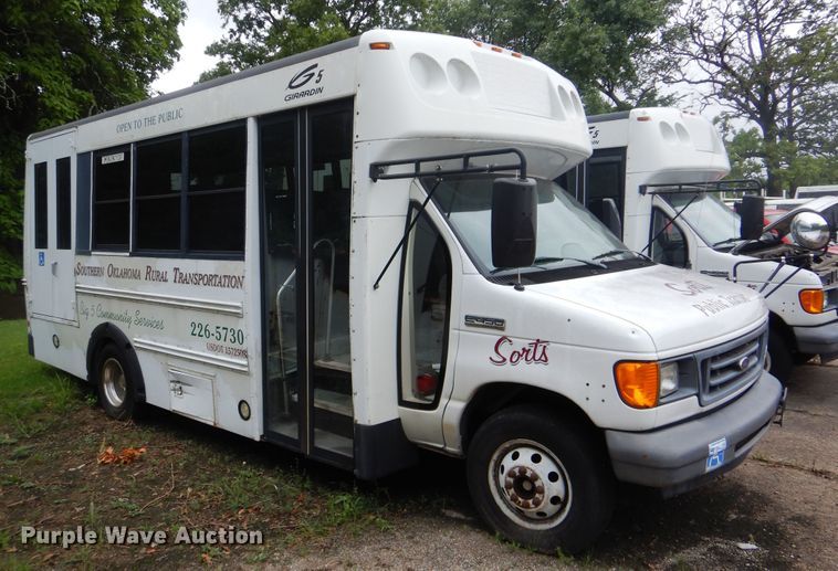 image for item DI0249 2007 Ford E450  shuttle bus