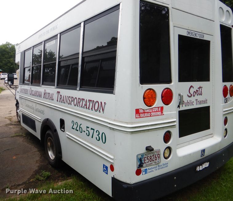 image for item DI0249 2007 Ford E450  shuttle bus