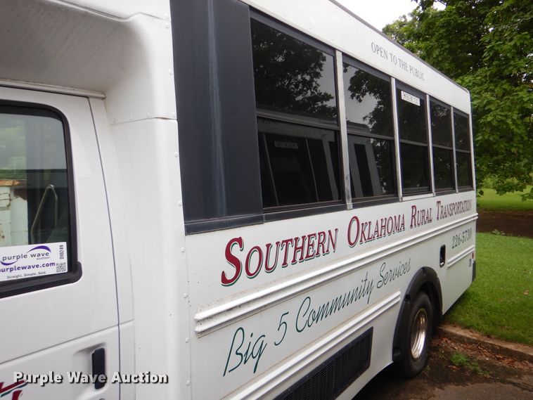 image for item DI0249 2007 Ford E450  shuttle bus