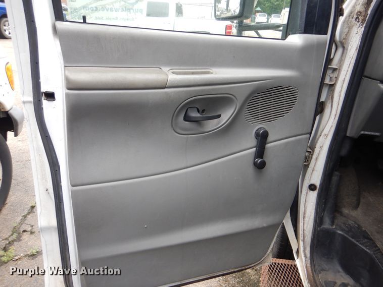 image for item DI0249 2007 Ford E450  shuttle bus