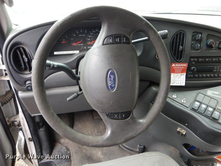 image for item DI0249 2007 Ford E450  shuttle bus