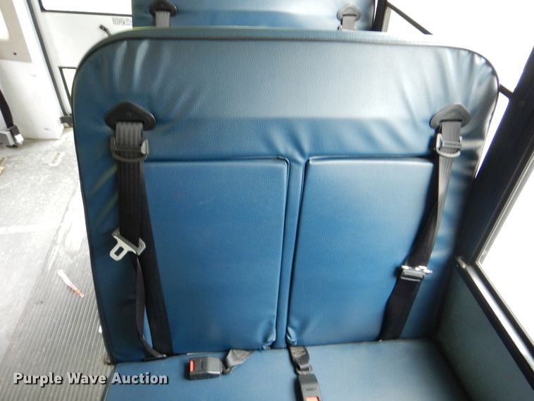 image for item DI0249 2007 Ford E450  shuttle bus