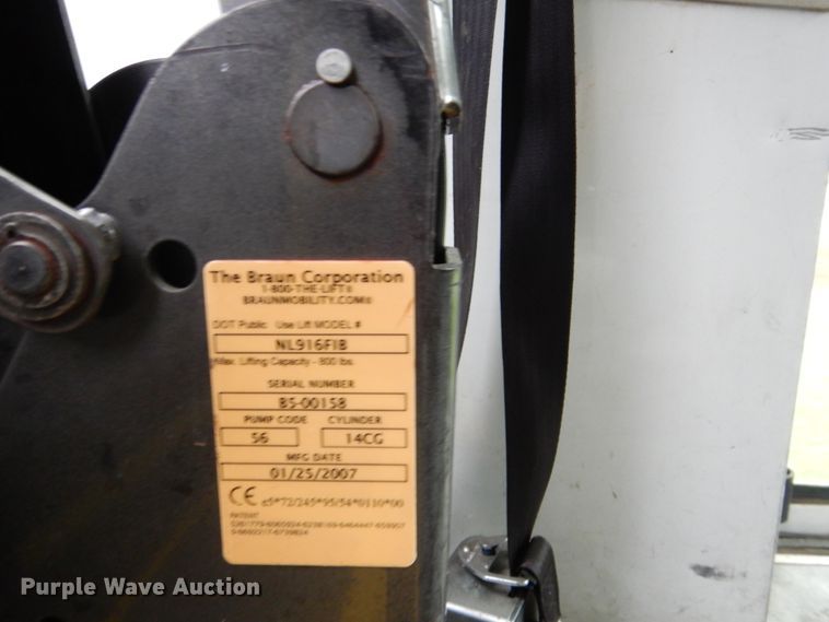 image for item DI0249 2007 Ford E450  shuttle bus