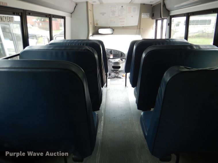 image for item DI0249 2007 Ford E450  shuttle bus