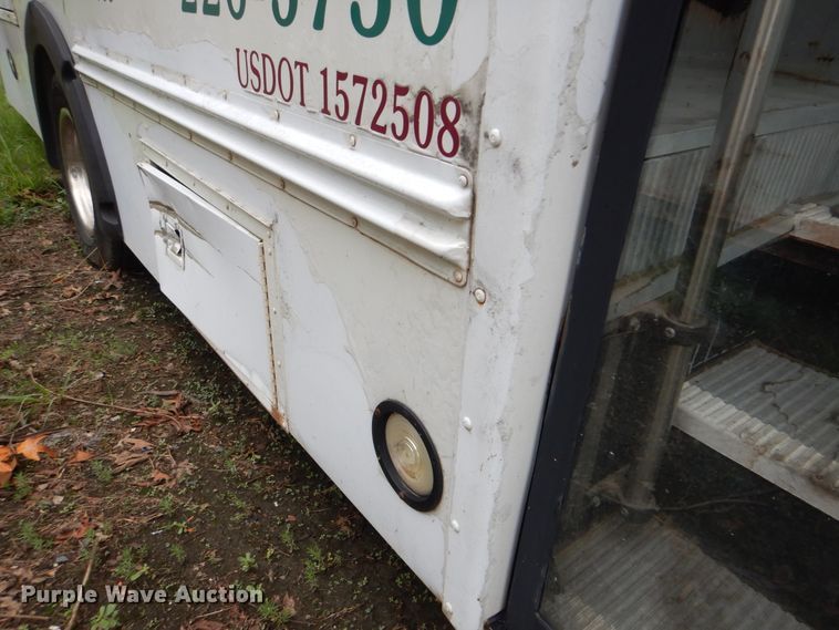 image for item DI0249 2007 Ford E450  shuttle bus