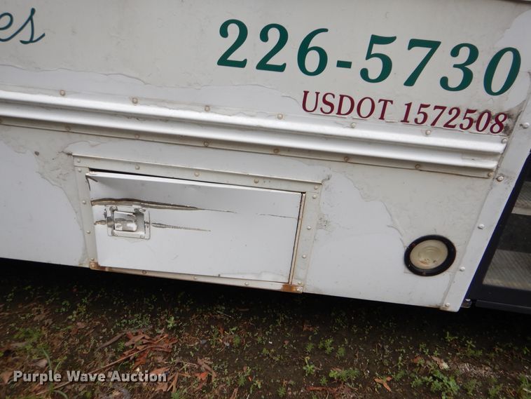 image for item DI0249 2007 Ford E450  shuttle bus