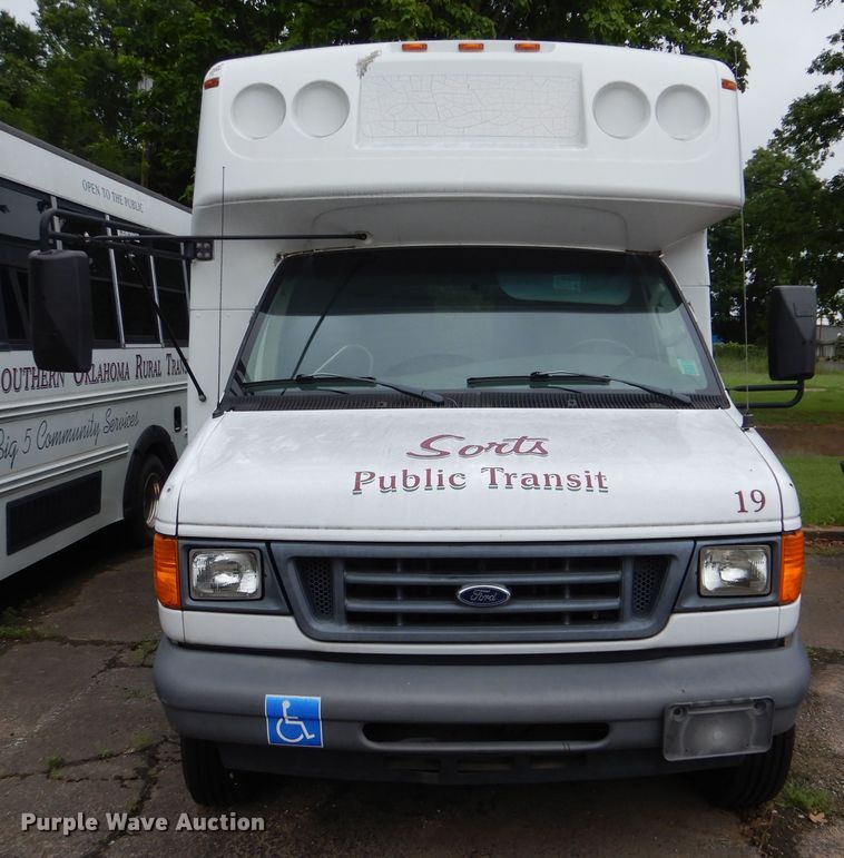 image for item DI0250 2007 Ford E450  shuttle bus