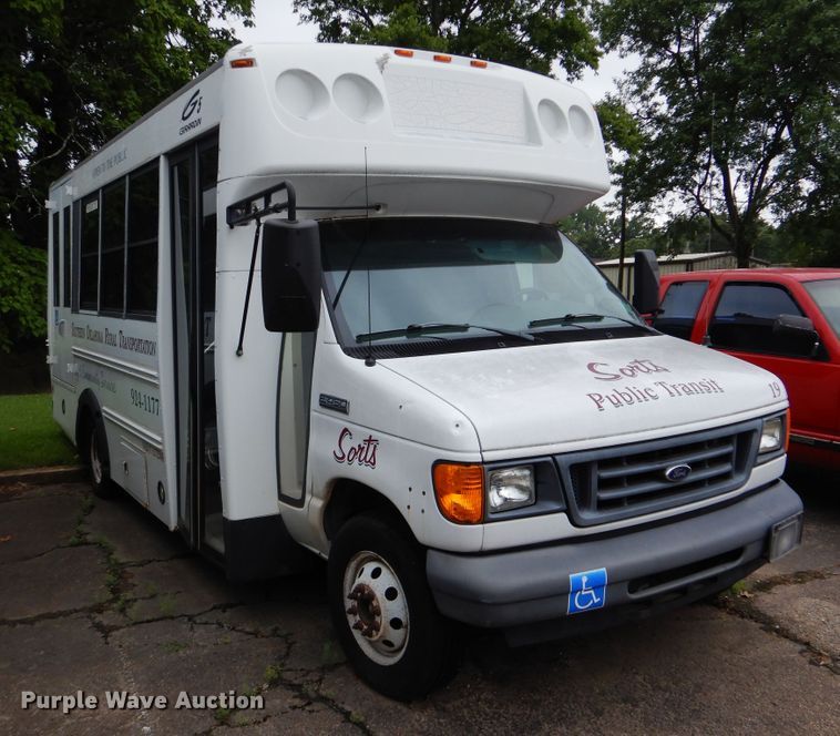 image for item DI0250 2007 Ford E450  shuttle bus