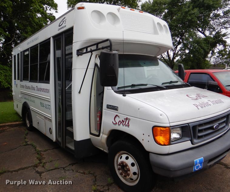 image for item DI0250 2007 Ford E450  shuttle bus
