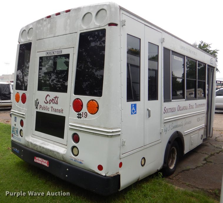 image for item DI0250 2007 Ford E450  shuttle bus